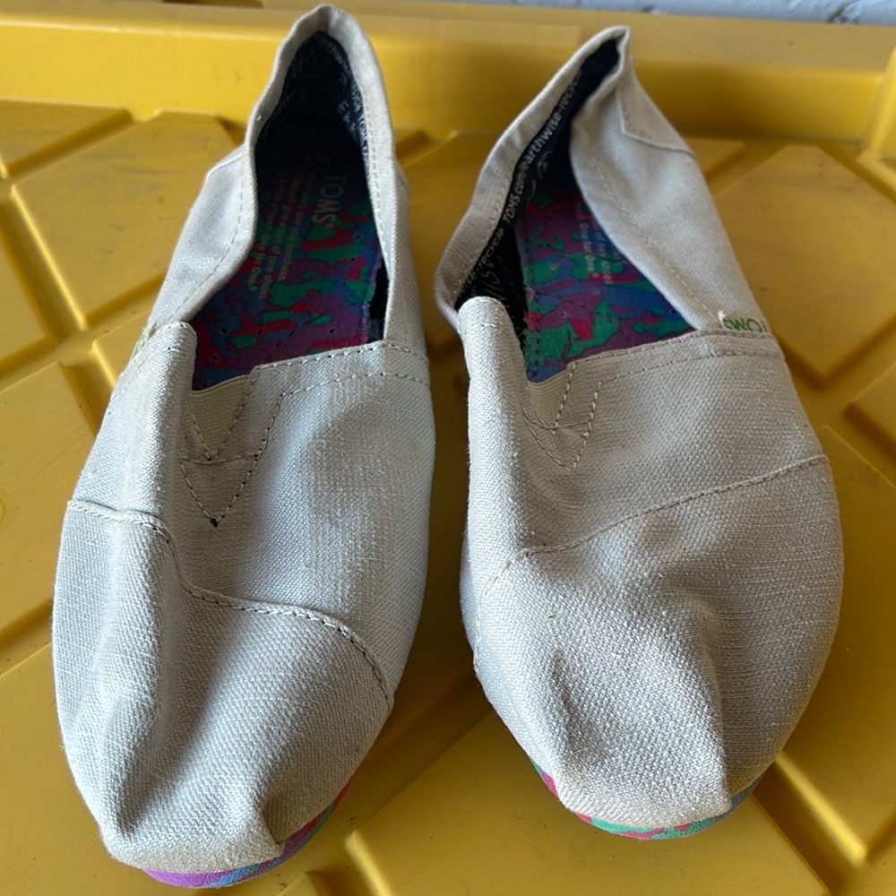 SOLD NWOT Off white canvas toms
